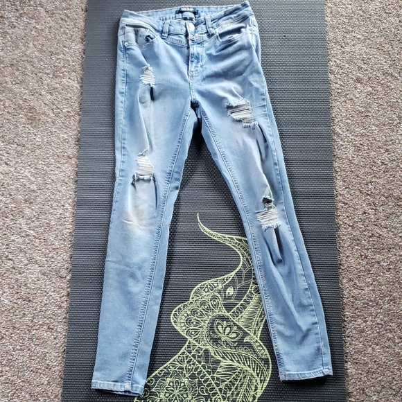 Trendy Light Blue Distressed Skinny Jeans - Picture 1 of 4